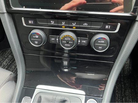 2019 Volkswagen Golf HIGHLINE AUTOMATIC 1.4 PETROL //REVERSE CAMERA//ADAPTIVE CRUISE CONTROL//KEYLESS ENTRY//BLIND SPOT WARNING// €18,950 thumbnail