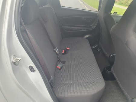 2018 Toyota Yaris - thumbnail 11