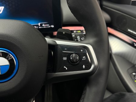 2025 BMW 5 Series - thumbnail 23