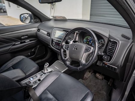 2018 Mitsubishi Outlander 2.4 4H Phev 132BHP 5DR Auto €19,950 thumbnail