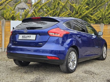 2017 Ford Focus - thumbnail 10