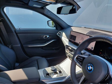 2025 BMW 3 Series - thumbnail 12