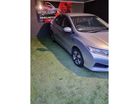 2015 Honda Grace - thumbnail 2