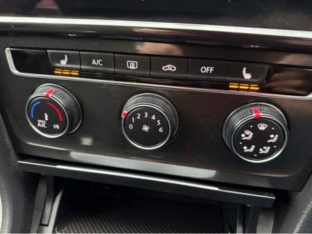 2018 Volkswagen Golf SE NAVIGATION 1.5 TSI BLUEMOTION TECHNOLOGY, 1.4, MANUAL, 2 YEAR NCT, LOW TAX, LOW INSURANCE €16,995 thumbnail