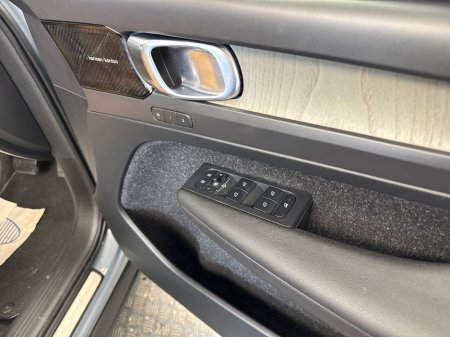 2020 Volvo XC40 - thumbnail 11