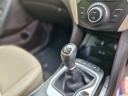 2017 Hyundai Santa Fe - thumbnail 22