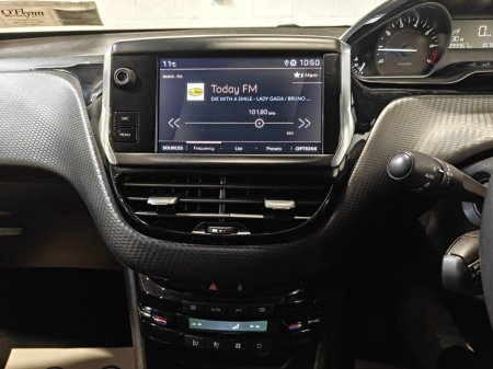 2019 Peugeot 2008 - thumbnail 13