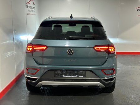 2023 Volkswagen T-Roc STYLE 2.0 TDI MANUAL 6SPEED FWD 116HP €29,950 thumbnail