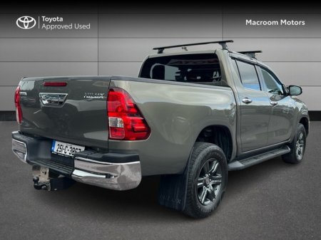 2025 Toyota Hilux - view 2