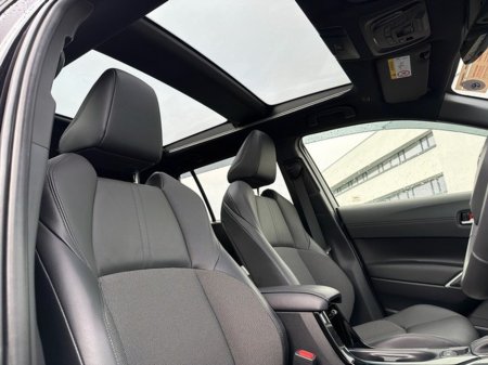 2024 Toyota Corolla Cross TOP SPEC SOL 1.8 HYBRID SOL PLUS EXTRAS // POWER TAILGATE // PAN ROOF // REAR CAMERA // APPLE CARPLAY/ANDROID AUTO // AIR CON // FULL WARRANTY €38,945 thumbnail