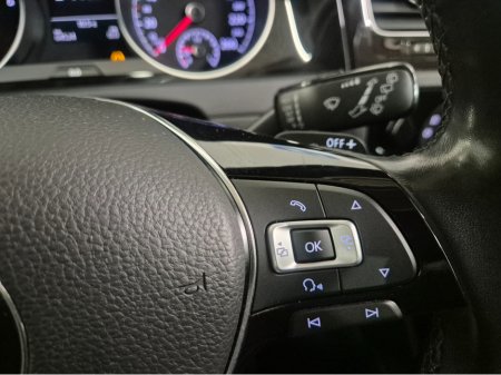 2015 Volkswagen Golf **HIGHLINE**ONLY 64000KMS**ALCANTARA SEATS*17" ALLOYS**LANE ASSIST**KEYLESS ENTRY AND START**ADAPTIVE CRUISE CONTROL**DUAL ZONE CLIMATE CONTROL**REVERSE CAMERA**BLUETOOTH STREAMING**FOLDING MIRRO €15,449 thumbnail