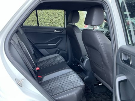 2023 Volkswagen T-Roc R-LINE AUTOMATIC 2.0 DIESEL //HALF LEATHER HEATED SEATS//REVERSE CAMERA//ADAPTIVE CRUISE CONTROL//KEYLESS ENTRY// €31,950 thumbnail