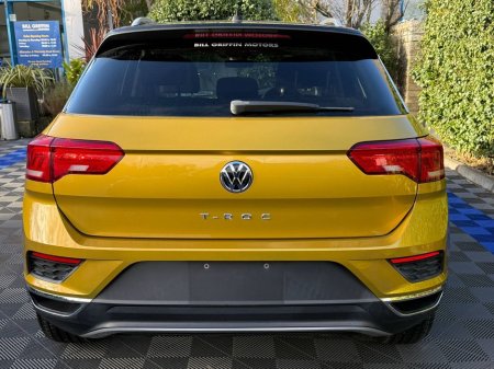 2020 Volkswagen T-Roc HIGHLINE R-LINE PACK 2.0 TDI // SERVICE HISTORY // NEW 20" DIAMOND CUT ALLOYS // APPLE CARPLAY/ANDROID AUTO €23,900 thumbnail