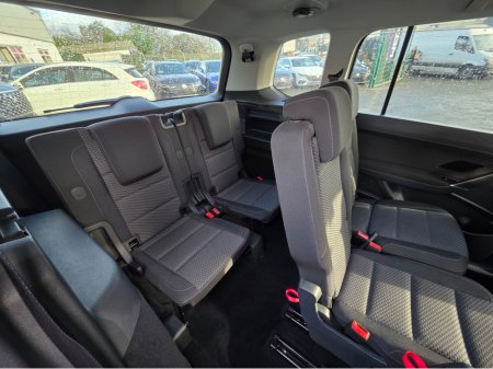 2016 Volkswagen Touran ( 162 REG ) 1.4 TSI 7 SEATER CARPLAY ANDROID AUTO LARGE TOUCH SCREEN - SPECIALISING IN IMPORTS OF GERMAN AUTOMATIC HI SPEC €16,950 thumbnail