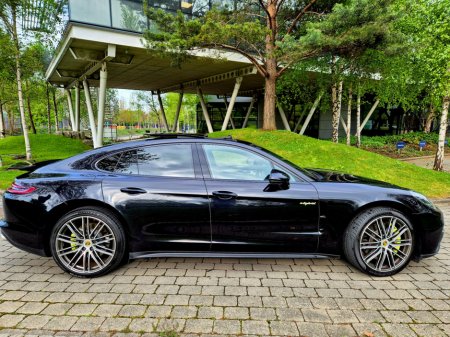 2017 Porsche Panamera V6  PANAMERA4 E-HYBRID PANROOF €49,950