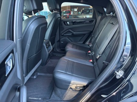 2022 Porsche Cayenne Coupe 3.0 V6 e-hybrid €73,995 thumbnail
