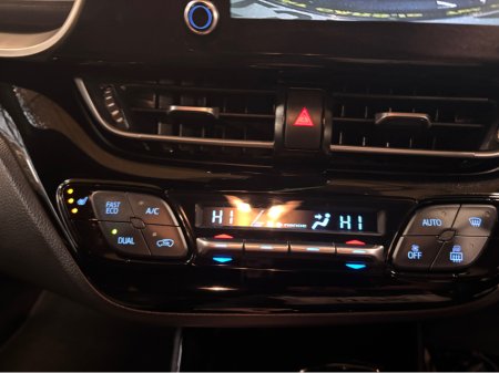 2023 Toyota C-HR HYBRID SOL 4DR AUTO €24,499 thumbnail