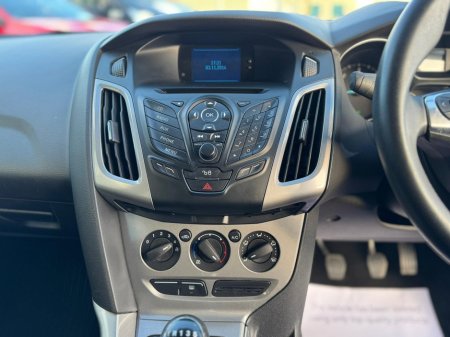 2012 Ford Focus - thumbnail 9