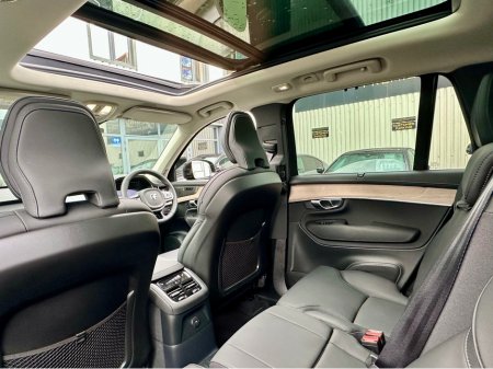 2025 Volvo XC90 MULBERRY RED / PLUS DARK T8 PHEV AWD AUTO PLUS €78,950 thumbnail