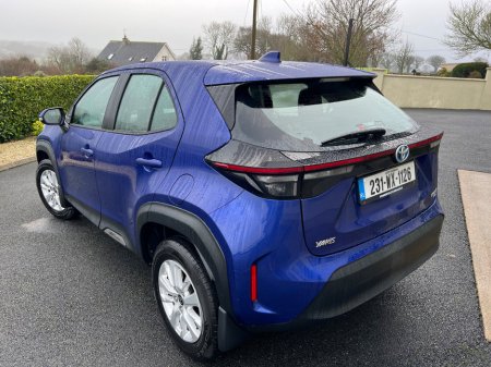 2023 Toyota Yaris Cross 1.5 Hybrid CVT Luna €22,950 thumbnail
