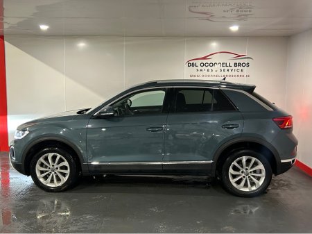 2023 Volkswagen T-Roc STYLE 2.0 TDI MANUAL 6SPEED FWD 116HP €29,950 thumbnail