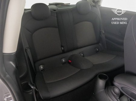 2024 MINI Hatch 3-Door Cooper Classic €29,900 thumbnail