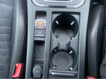 2017 Volkswagen Passat HIGHLINE 1.6 TDI MANUAL 6SPEED FWD 120HP 4DR €14,500 thumbnail