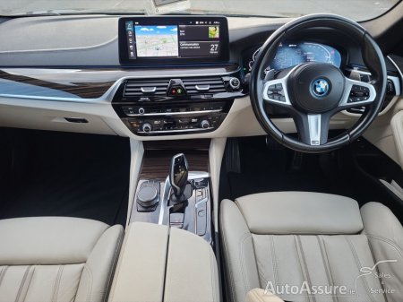 2023 BMW 5 Series - view 3