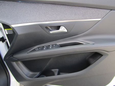 2018 Peugeot 3008 - thumbnail 35