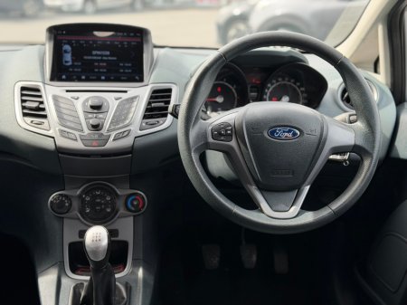 2011 Ford Fiesta - thumbnail 8