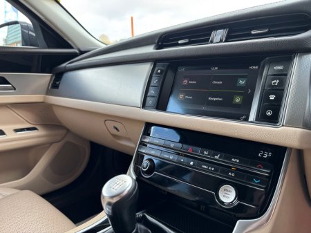 2017 Jaguar XF - thumbnail 7