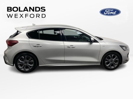2023 Ford Focus - thumbnail 4