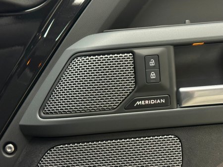 2023 Land Rover Defender X P400E FLAGSHIP MODEL €87,990 thumbnail
