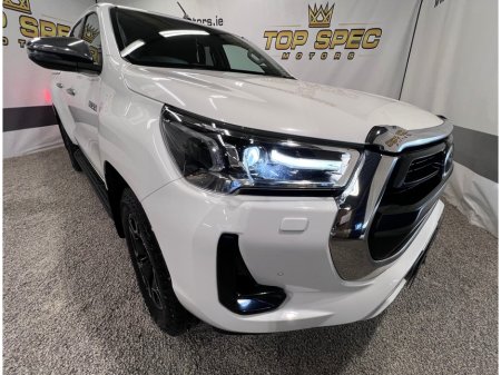 2021 Toyota Hilux INVINCIBLE D-4D 4WD DCB €31,700