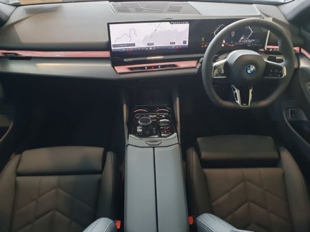 2026 BMW 5 Series - thumbnail 4