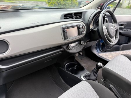 2012 Toyota Yaris - thumbnail 12