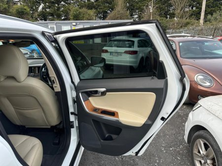 2017 Volvo XC60 - thumbnail 6