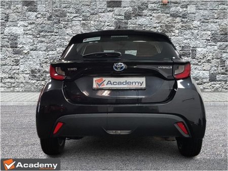 2022 Toyota Yaris Hybrid Luna 4DR Auto €19,490 thumbnail