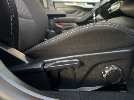 2025 Ford Focus Titanium 1.0L EcoBoost 125PS mHEV €28,975 thumbnail