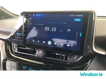 2018 Toyota C-HR HYBRID AUTO €17,995 thumbnail