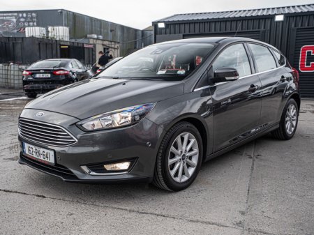 2016 Ford Focus - thumbnail 19