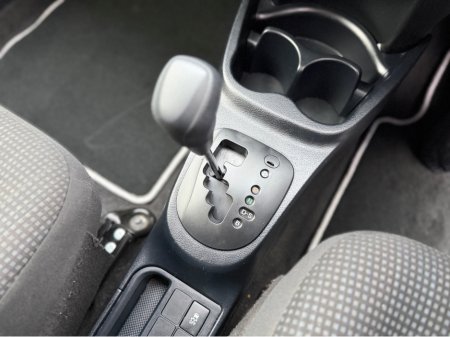 2019 Toyota Yaris - thumbnail 17