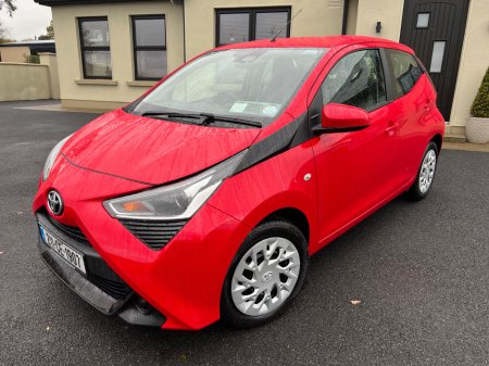 2021 Toyota Aygo 1.0 VVT-i x-play Smartphone €13,450