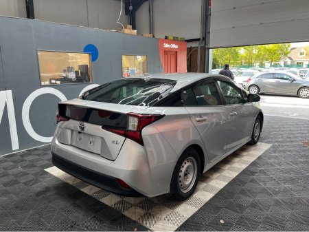 2022 Toyota Prius - photo 2
