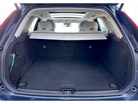 2025 Volvo XC60 - thumbnail 17