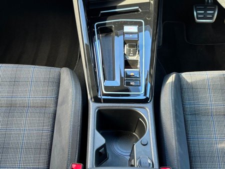 2023 Volkswagen Golf GTE 245 DSG AUTO BLUEMOTION PHEV €32,995 thumbnail