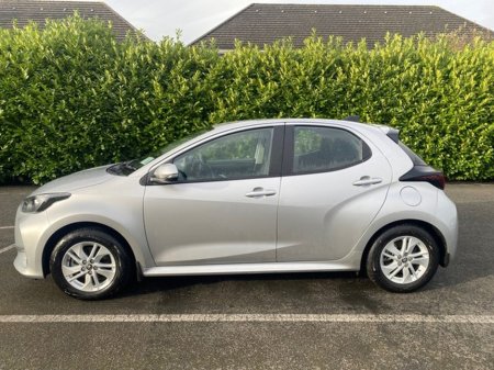 2025 Toyota Yaris - thumbnail 18