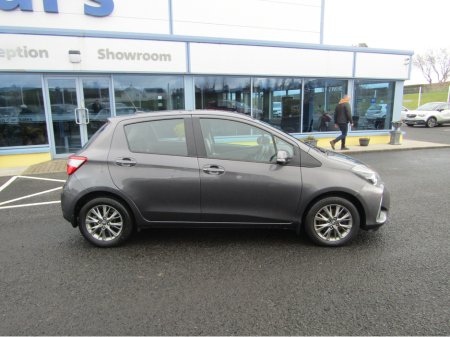 2018 Toyota Yaris - view 3