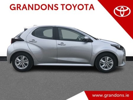 2024 Toyota Yaris - view 3