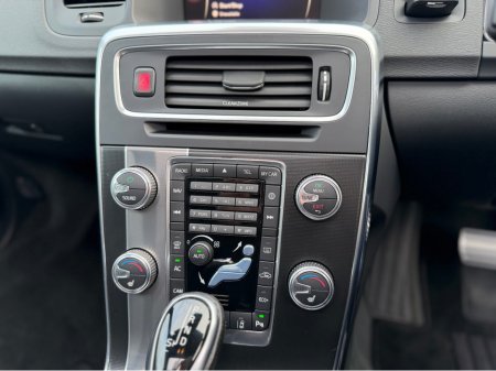 2017 Volvo V60 - thumbnail 25